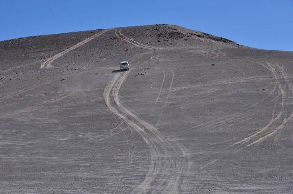 Fiona sobe montanha no Parque Nacional Nevado Tres Cruces, região do Paso San Francisco, próximo à Copiapo, no Chile